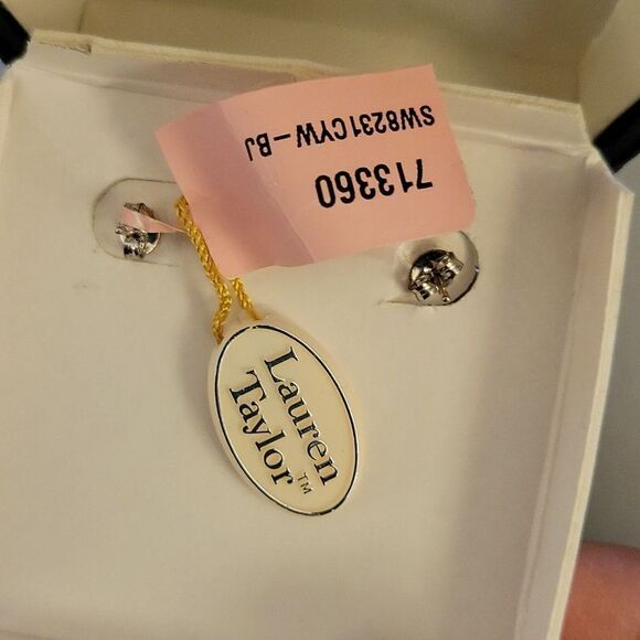 Sterling Silver Lauren Taylor Post Earrings "diamond" chips - Picture 5 of 6